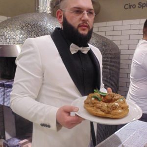 “Ciro Spinelli: Il Pizzaiuolo Con Lo Smoking!”